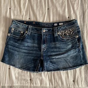 💙 Miss Me Signature Boot Cut-Offs 💙